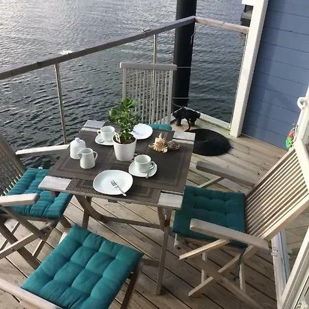 Hausboot Bosse Úszó hotel Fehmarn